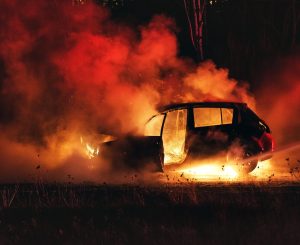 Scopri di più sull'articolo L’auto elettrica incendiata a Bari era stata modificata artigianalmente dal proprietario (che è morto nel rogo)