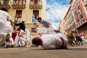 Scopri di più sull'articolo Pamplona, la corsa dei tori finisce in tragedia: oltre 10 feriti nella festa di Firmino