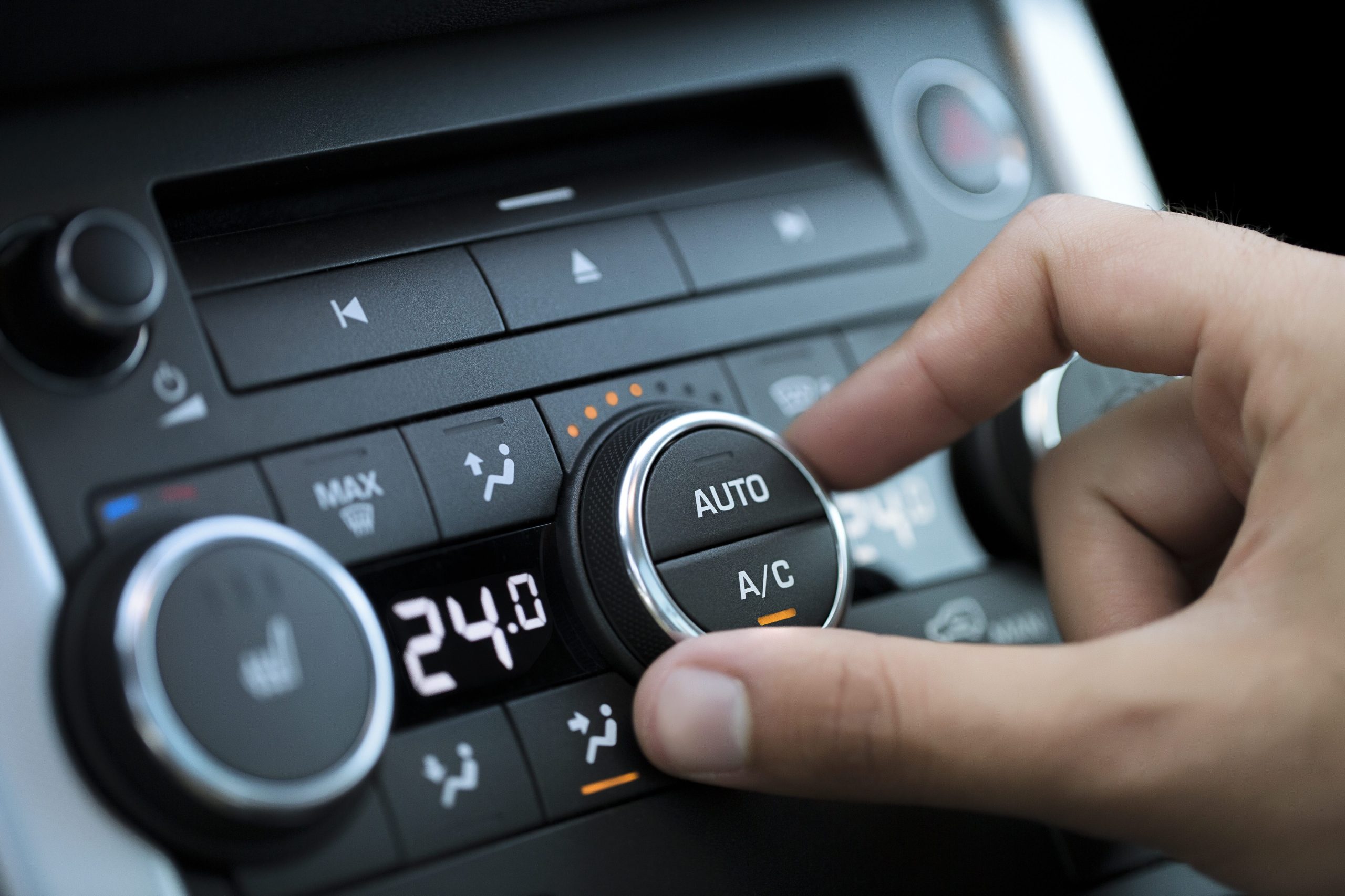 Scopri di più sull'articolo Aria condizionata in auto vietata e multe fino a 444 euro: ecco quando