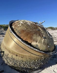 Scopri di più sull'articolo Relitto spaziale caduto in una spiaggia in Australia: quali sono i danni ambientali