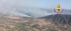 Scopri di più sull'articolo La Sardegna brucia: cosa succede e perché ogni estate gli incendi colpiscono la regione?