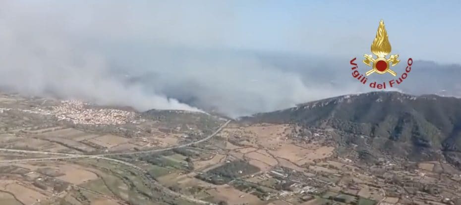 Scopri di più sull'articolo La Sardegna brucia: cosa succede e perché ogni estate gli incendi colpiscono la regione?