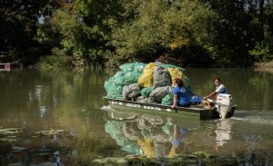 Scopri di più sull'articolo In Ungheria un gruppo di volontari ripulisce il fiume da una tonnellata di rifiuti