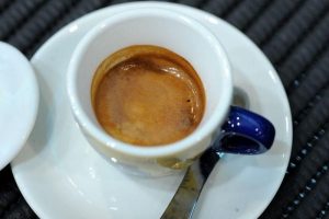 Scopri di più sull'articolo A Savona paghi il caffè 70 centesimi se porti tazzina e zucchero da casa