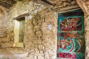 Scopri di più sull'articolo In Calabria il Sentiero delle Porte d’Artista: le porte abbandonate diventano opere d’arte