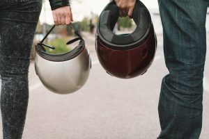 Scopri di più sull'articolo Da casco a vaso: come un vecchio accessorio da moto diventa creativo
