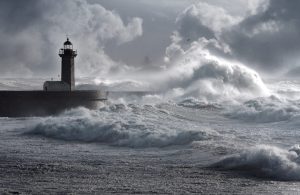 Scopri di più sull'articolo Le onde sono sempre più alte e pericolose: la colpa è del cambiamento climatico