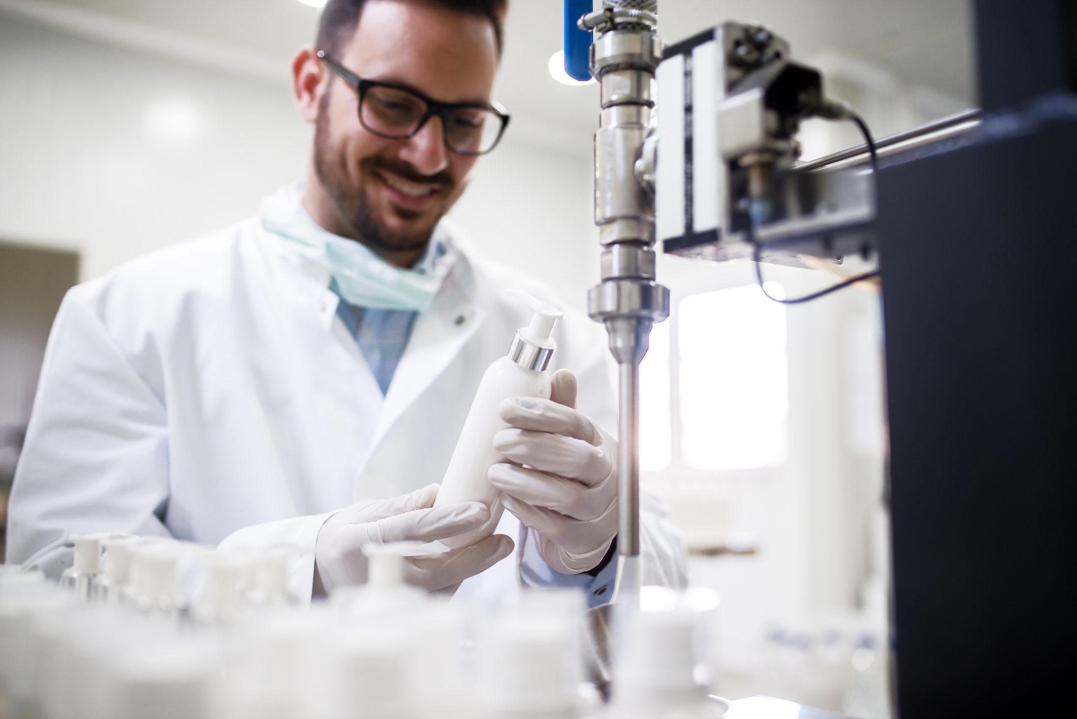 Scopri di più sull'articolo Dai rifiuti si possono creare detersivi e cosmetici: gli scienziati hanno trasformato la plastica in sapone