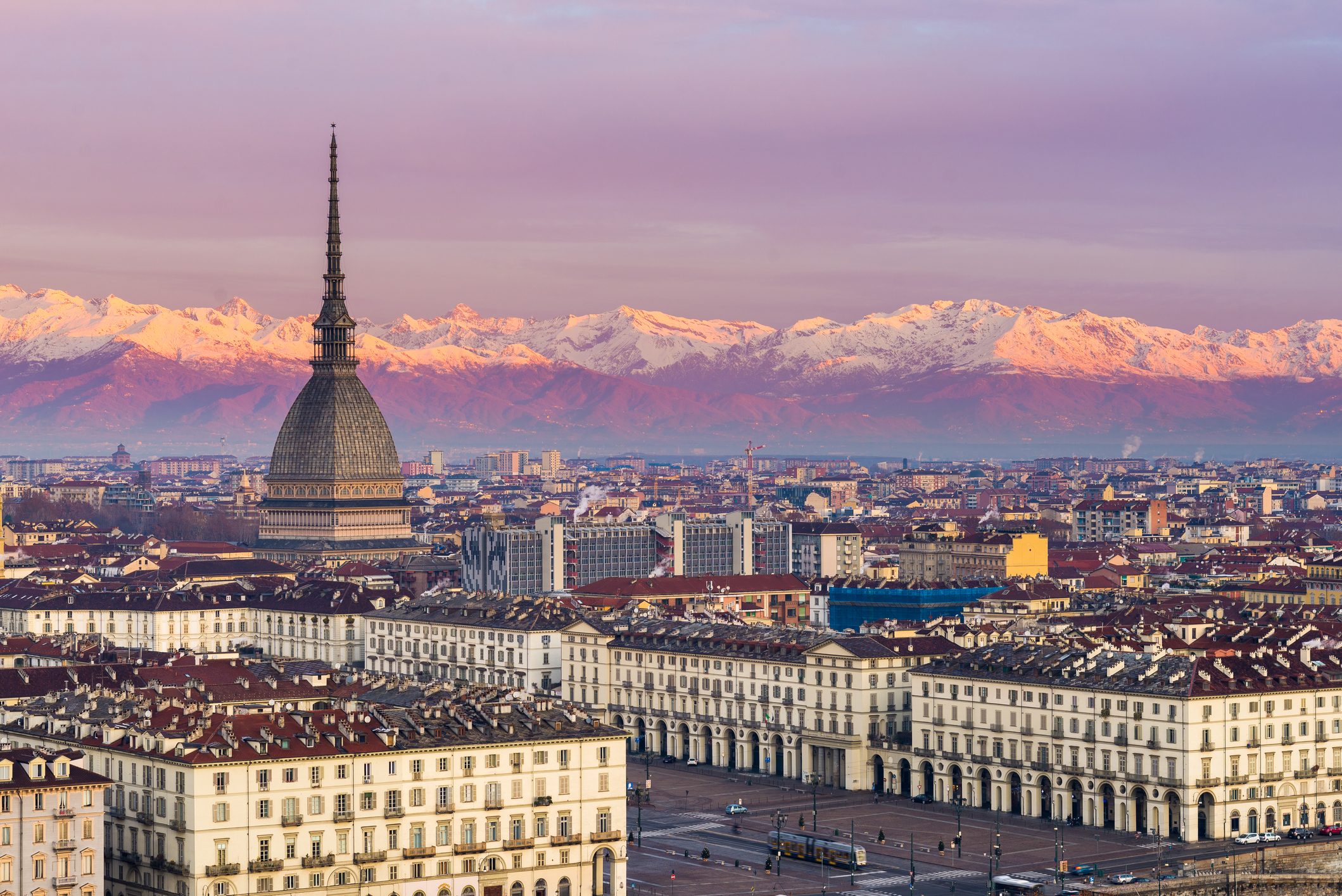 Scopri di più sull'articolo Blackout di 17 ore a Torino, perchè il caldo è un problema per la rete elettrica nazionale?