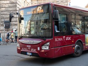 Scopri di più sull'articolo Abbonamenti mezzi pubblici a Roma: non saranno gratis, ma riduzioni per gli under19