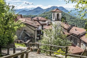 Scopri di più sull'articolo Dove si trova Boarezzo, il borgo museo a cielo aperto?