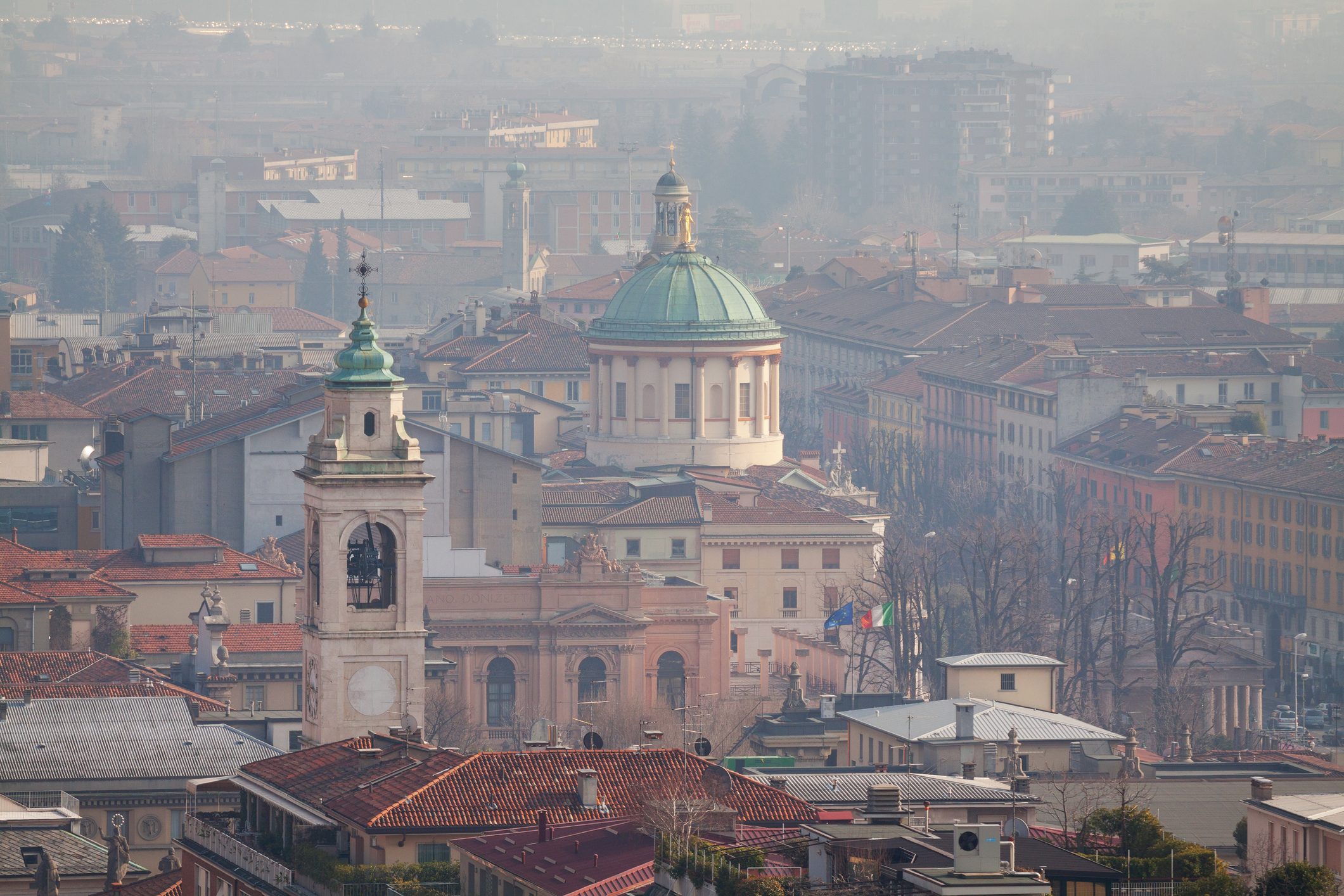 Scopri di più sull'articolo Giornata Internazionale dell’aria pulita per i cieli blu, Arpa Lombardia: “Riduciamo gli spostamenti con i mezzi privati”