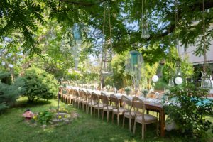 Scopri di più sull'articolo Il matrimonio perfetto è nel verde: come decorare il giardino in maniera impeccabile (e sostenibile)