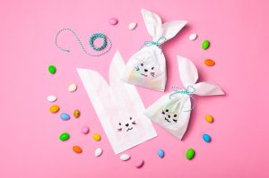 Scopri di più sull'articolo Dei sacchetti regalo a forma di coniglietto: come realizzarli