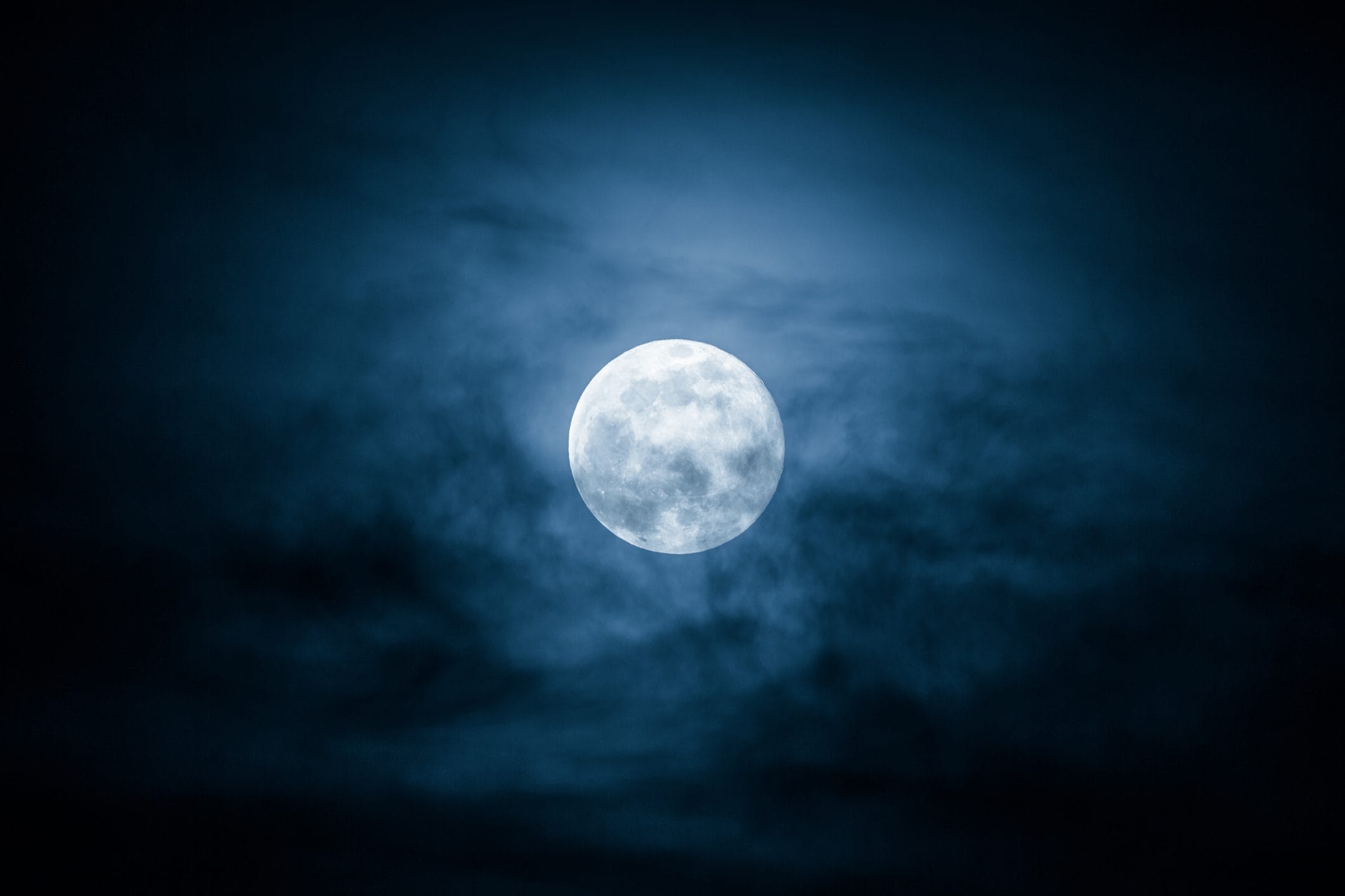 Scopri di più sull'articolo La Luna piena del Raccolto 2023: a che ora e come vedere il meraviglioso spettacolo