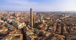 Scopri di più sull'articolo Bologna: la Torre della Garisenda è in pericolo? Che sta succedendo
