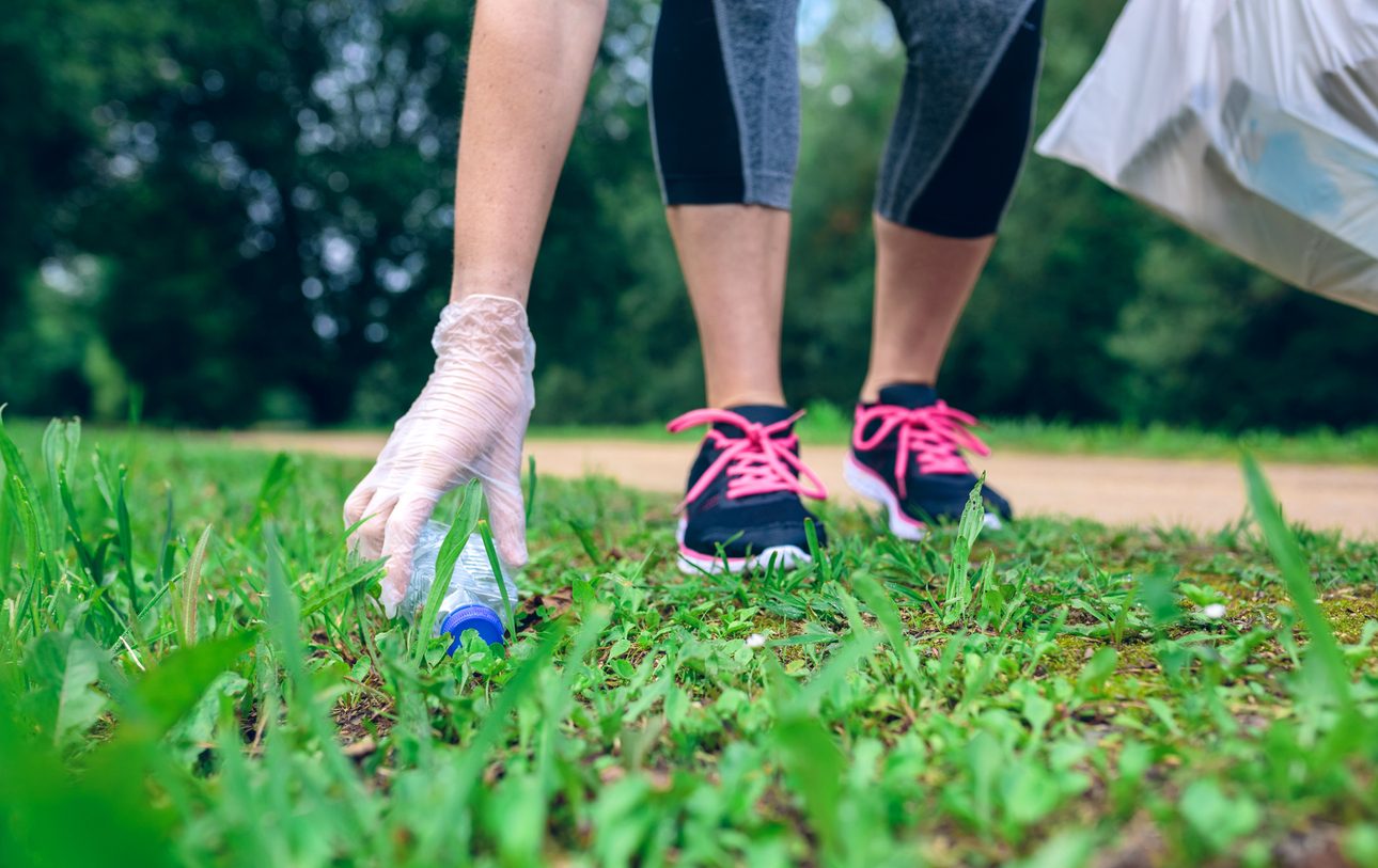 Scopri di più sull'articolo “Plogging” entra nel vocabolario della lingua italiana: ora che lo sappiamo dire, proteggere l’ambiente sarà anche un po’ più facile?