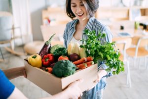 Scopri di più sull'articolo Frutta e verdura sostenibile e antispreco direttamente a casa tua: servizi e app che fanno la differenza