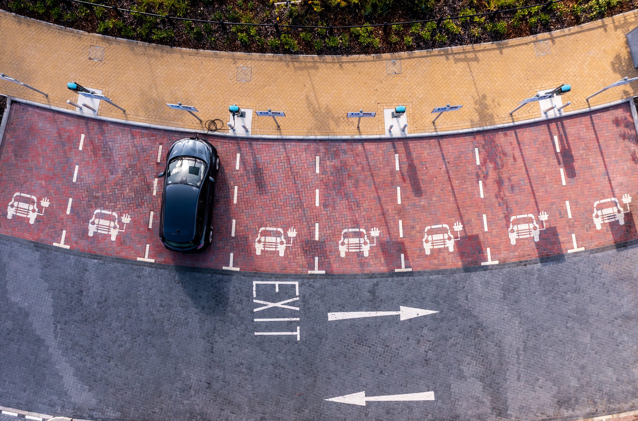 Scopri di più sull'articolo Ricarica bidirezionale: cos’è, come funziona e quali sono i vantaggi per le auto elettriche