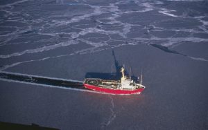 Scopri di più sull'articolo Dalla Russia all’Artico, due petroliere in viaggio per la prima volta senza il doppio scafo di sicurezza: quali sono i rischi?