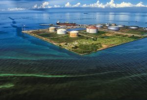 Scopri di più sull'articolo Venezuela, migliaia di persone donano i propri capelli per pulire il lago Maracaibo pieno di petrolio