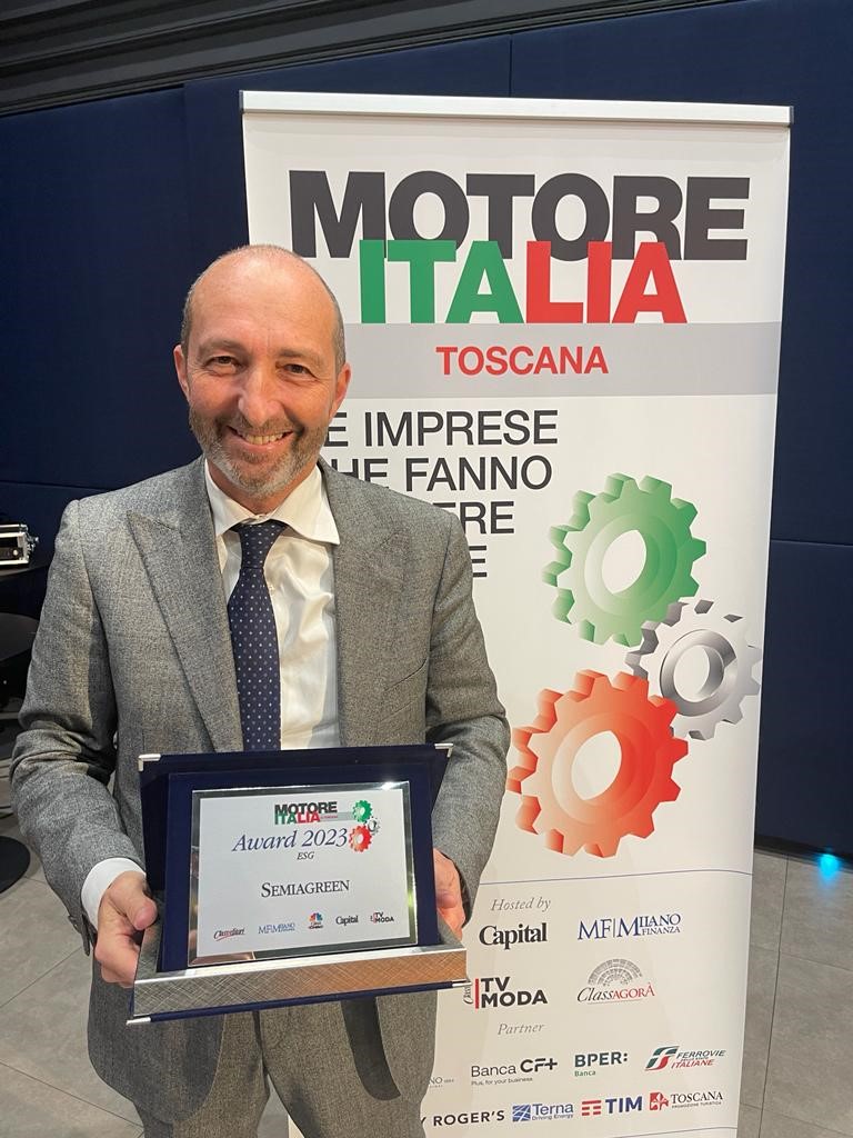 Scopri di più sull'articolo Il riciclo dei pannelli fotovoltaici di Semia Green premiato da Motore Italia Toscana Awards