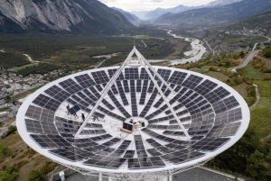 Scopri di più sull'articolo Le maestose antenne satellitari sulle Alpi Svizzere si trasformano in una centrale solare