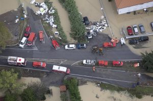 Scopri di più sull'articolo Alluvione in Toscana, danni per almeno 500 mln di euro: dopo l’acqua restano fango e rifiuti