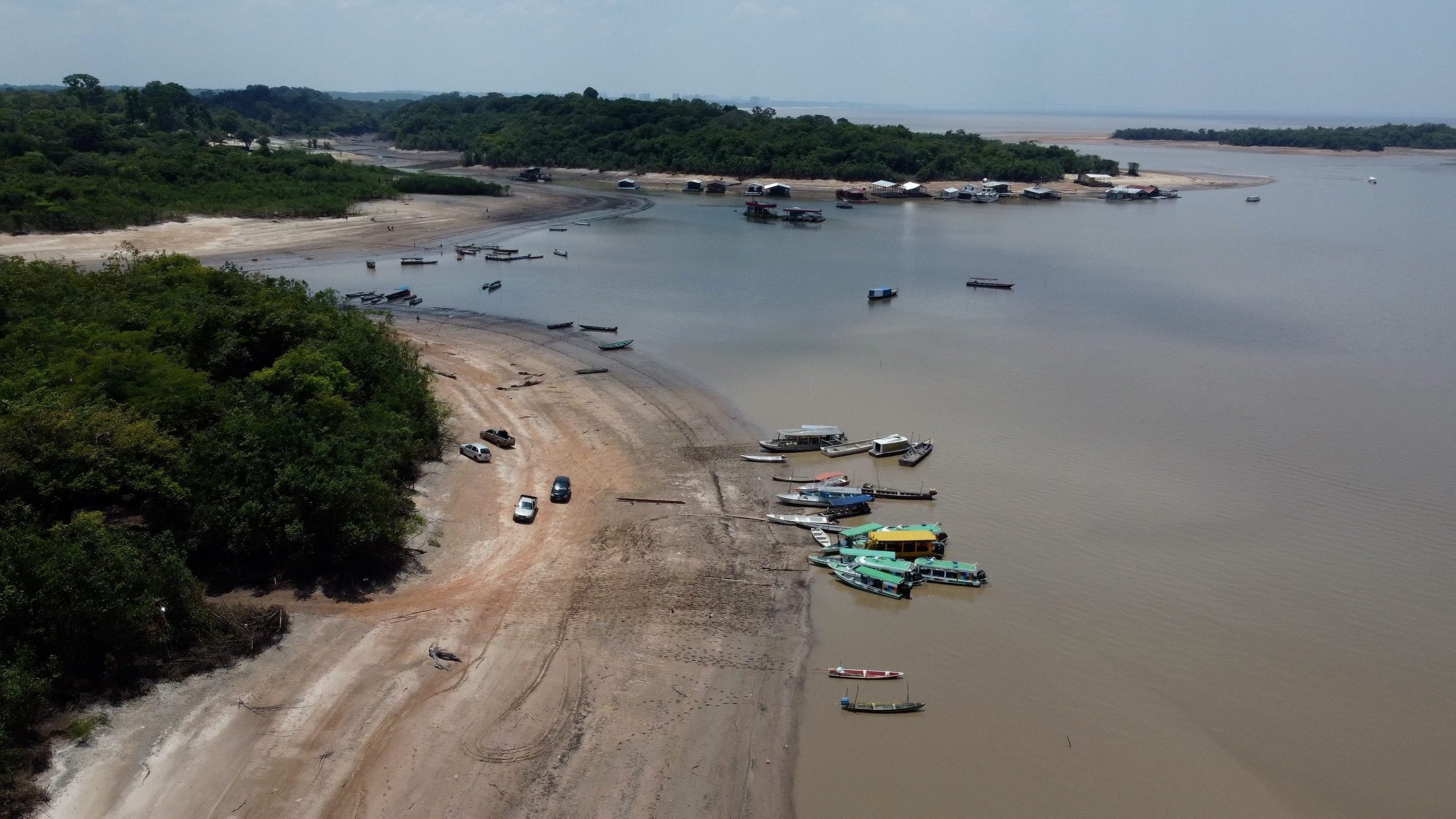 Scopri di più sull'articolo La siccità in Amazzonia ha fatto emergere incisioni rupestri di duemila anni fa