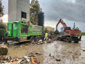Scopri di più sull'articolo Alluvione in Toscana, verso le discariche oltre 1.500 tonnellate di rifiuti al giorno