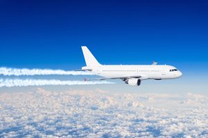 Scopri di più sull'articolo Il primo aereo decollato da Londra con biocarburante a base di scarti da cucina volerà fino a New York: ma è davvero sostenibile?