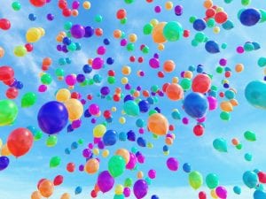 Scopri di più sull'articolo Cefalù, lanciare i palloncini ora è vietato: un passo importante per l’ambiente