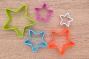 Scopri di più sull'articolo Come fare stelle di cristallo facili e d’effetto per decorare a Capodanno