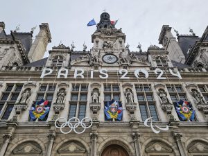 Scopri di più sull'articolo A Parigi 2024 c’è anche un po’ di ambiente: le medaglie olimpiche saranno costruite con il riciclo del ferro della Torre Eiffel