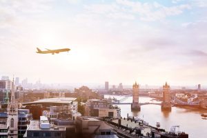 Scopri di più sull'articolo L’inquinamento aeroportuale soffoca le città: Londra, Tokyo e Dubai tra le più colpite