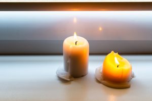 Scopri di più sull'articolo Come recuperare i mozziconi delle candele (per ottenere una nuova candela)