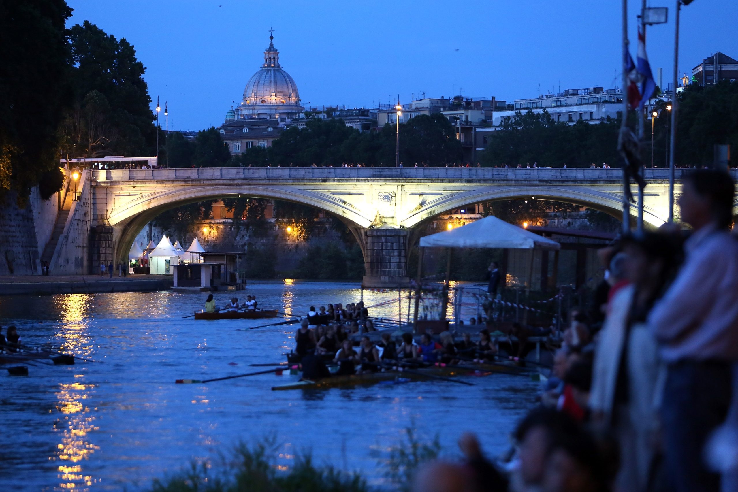 Scopri di più sull'articolo Roma, il fiume Tevere è invaso da microplastiche, Marevivo: “I resti degli oggetti monouso sono stati trovati nella placenta delle donne”