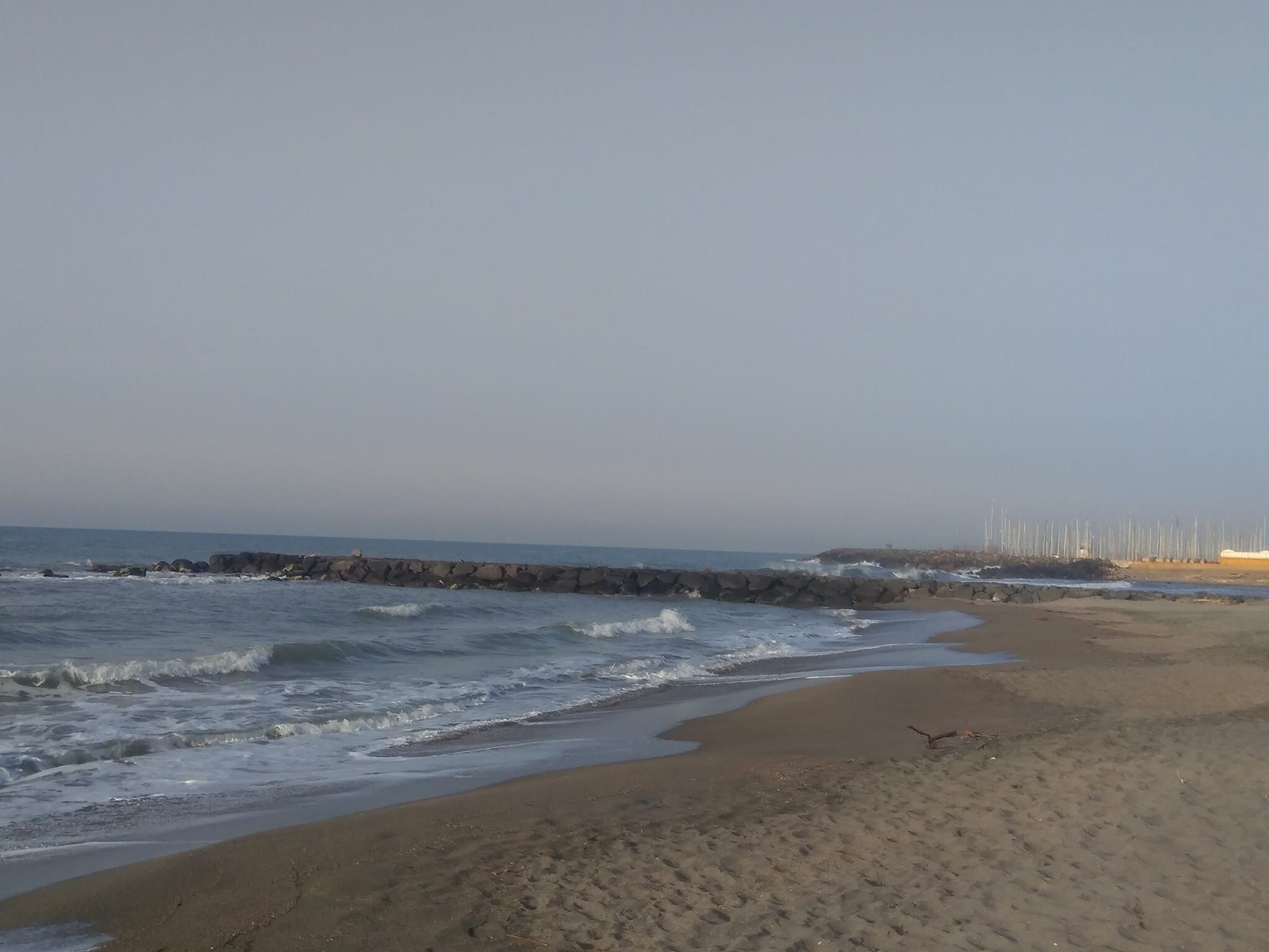 Scopri di più sull'articolo A Ostia il lido della dolce vita è costretto a chiudere per l’erosione delle spiagge: come l’overbuilding peggiora il problema