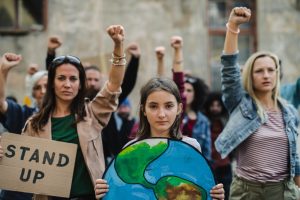 Scopri di più sull'articolo  La sentenza sul primo processo per il clima: “Esiste un rapporto tra crisi climatica e violazione dei diritti umani, ma non un giudice che li tuteli”