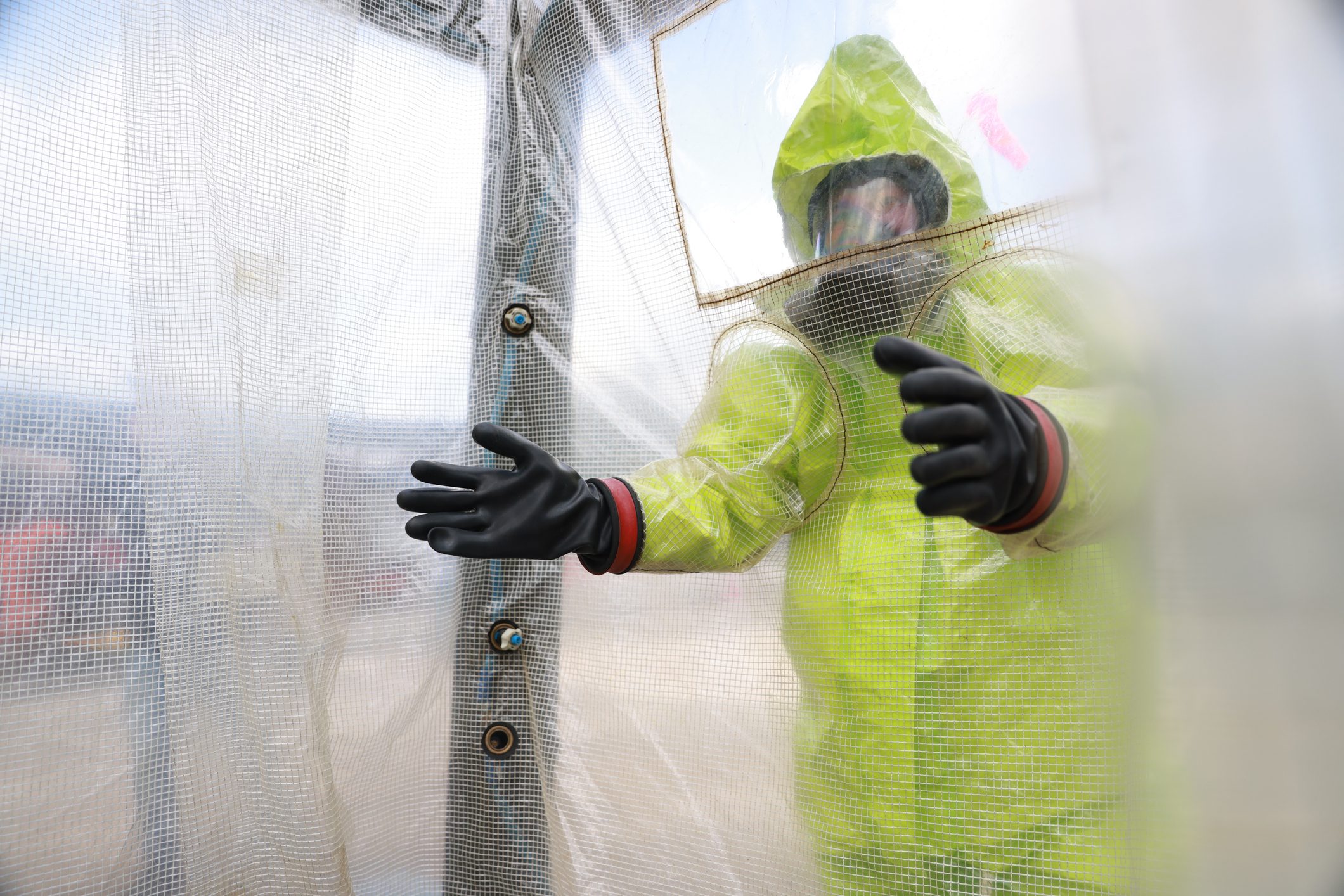 Scopri di più sull'articolo Crollo del ponte di Baltimora dopo lo scontro con nave cargo, 13 container danneggiati: cosa significa HAZMAT e quali sono i possibili danni ambientali
