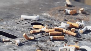 Scopri di più sull'articolo Da cosa è composto un mozzicone di sigaretta: può rilasciare fino a 50 sostanze cancerogene per l’uomo