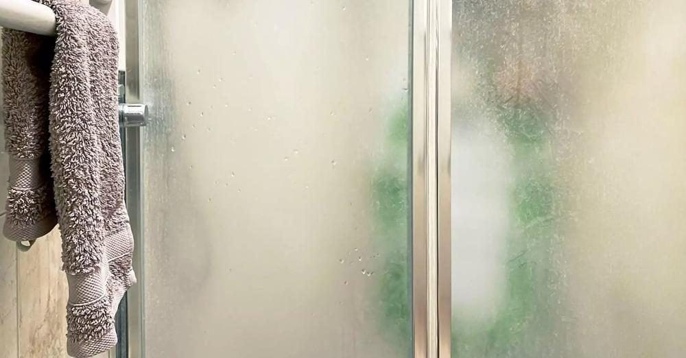 Scopri di più sull'articolo Come eliminare il calcare dal box doccia con questo metodo davvero ecologico