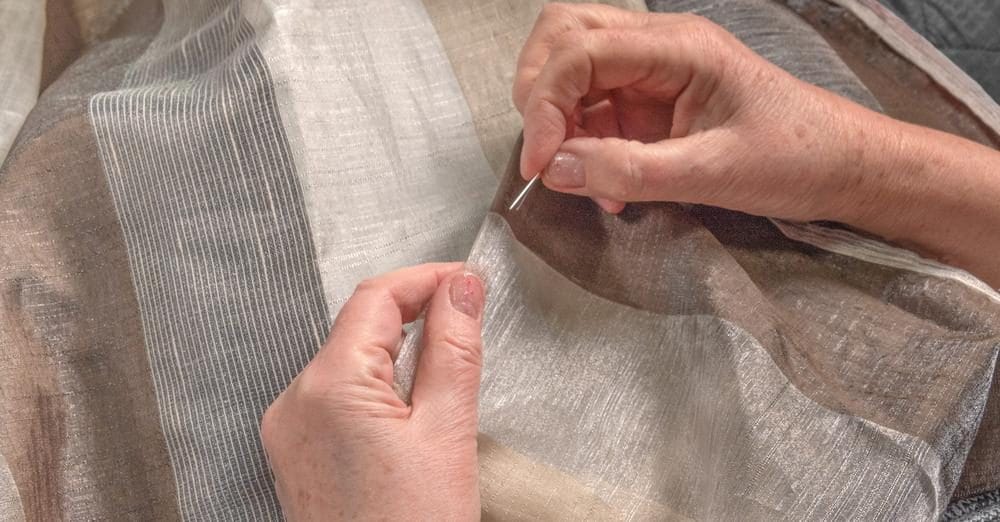 Scopri di più sull'articolo Come riciclare le vecchie tende: 10 idee creative fai da te dal paralume alle decorazioni per la casa