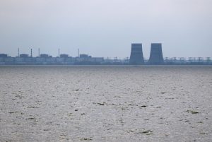 Scopri di più sull'articolo Zaporizhzhia, colpito l’edificio di un reattore: quali sono i 5 principi fondamentali per la sicurezza nucleare (anche in guerra)