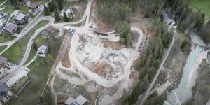 Scopri di più sull'articolo Cosa si vede nel video sul cantiere della pista da bob di Cortina 2026: le immagini dall’alto della pista riprese da un drone