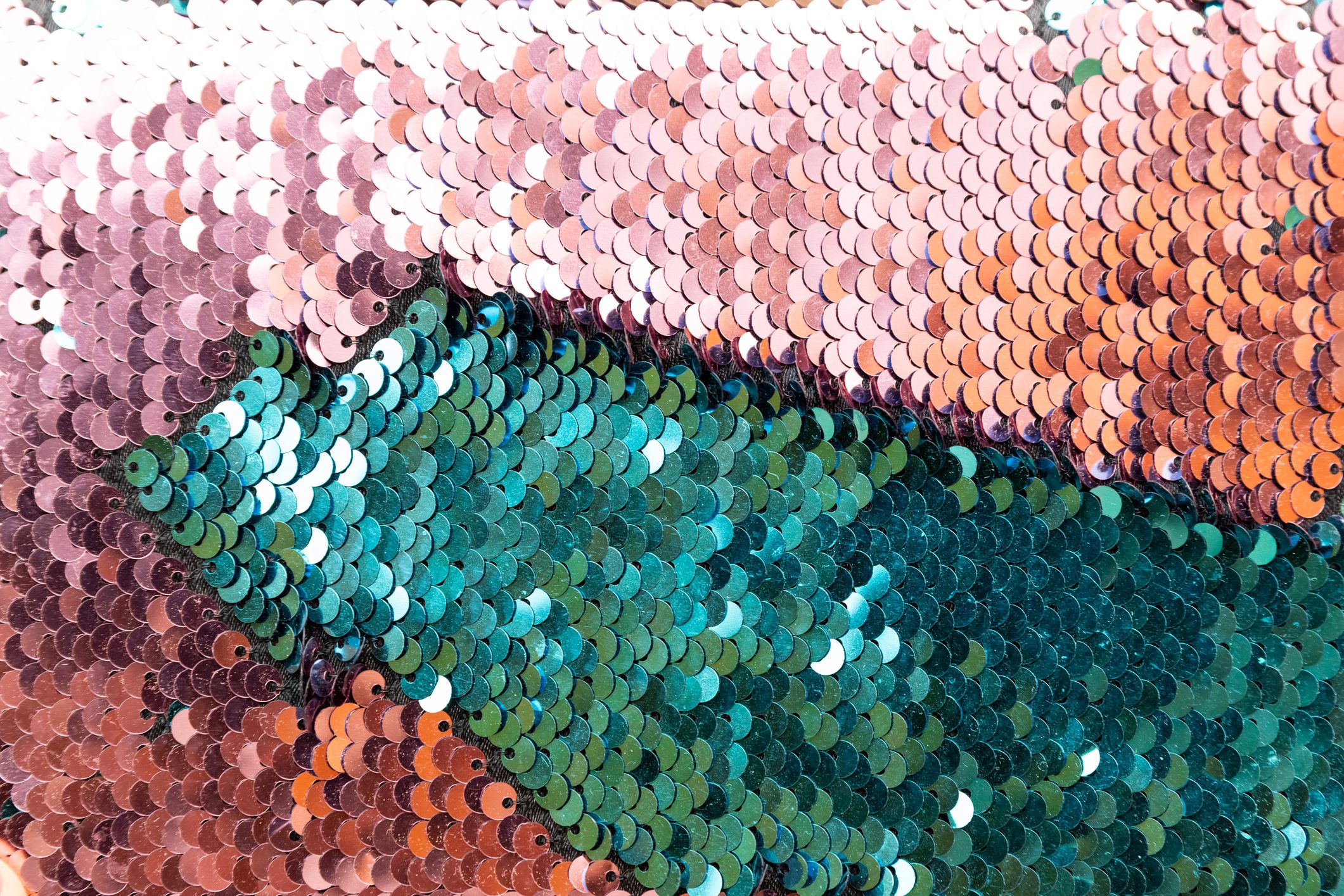 Scopri di più sull'articolo La borsa di paillettes tutta riciclata: realizza così le perline fai da te