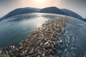 Scopri di più sull'articolo Come funziona la barriera di Ocean Cleanup che raccoglie la plastica dai mari
