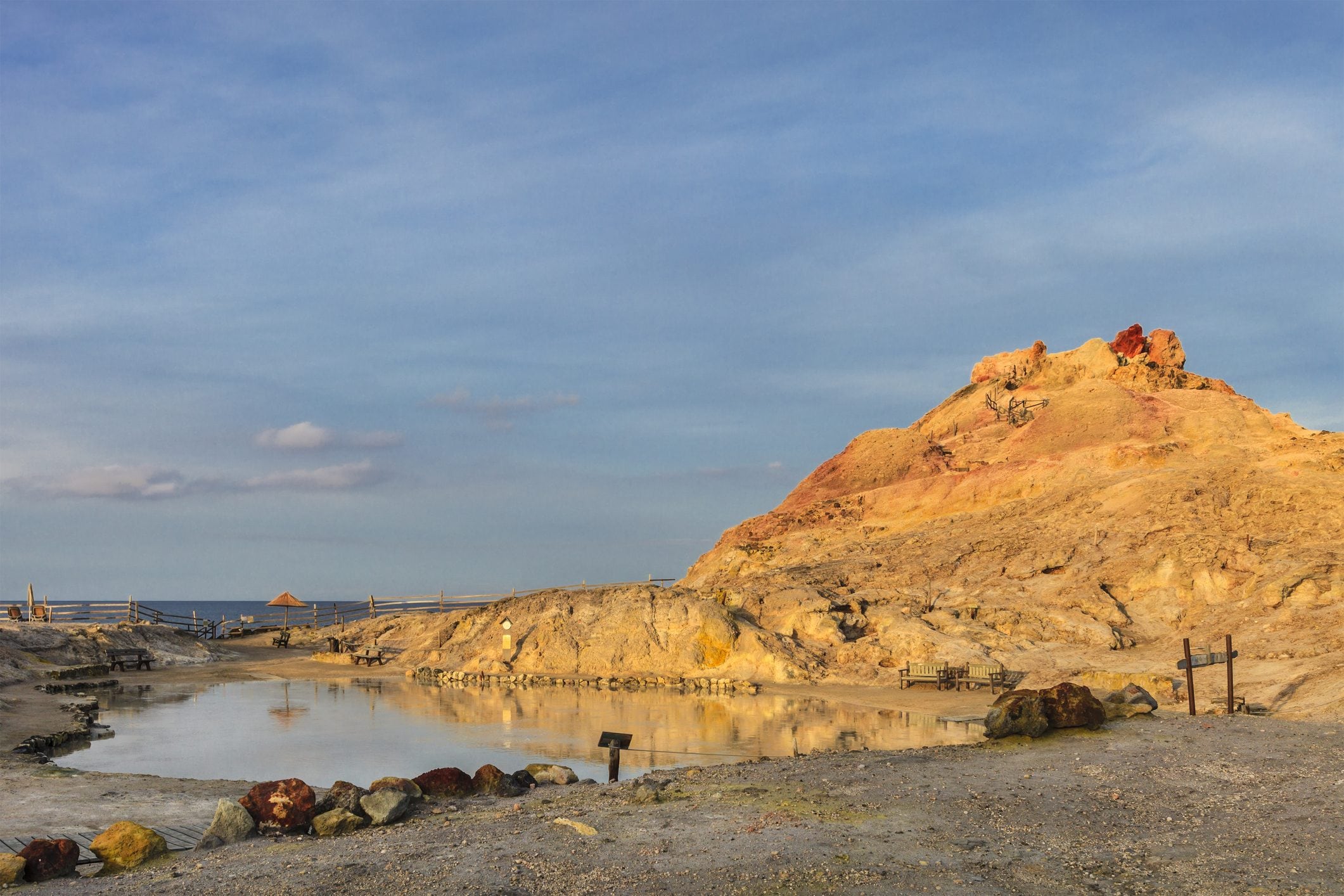 Scopri di più sull'articolo Le terme libere dell’Isola di Vulcano, dove trovare il benessere in riva al mare