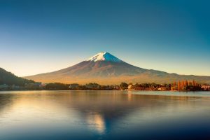 Scopri di più sull'articolo Overtourism in Giappone, i residenti alzano una barriera per impedire gli scatti al Monte Fuji