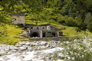 Scopri di più sull'articolo Come raggiungere i Bagni di Craveggia, le terme libere tra Italia e Svizzera